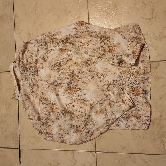 Banana republic factory snake skin print long-sleeved blouse. - Picture 2 of 5